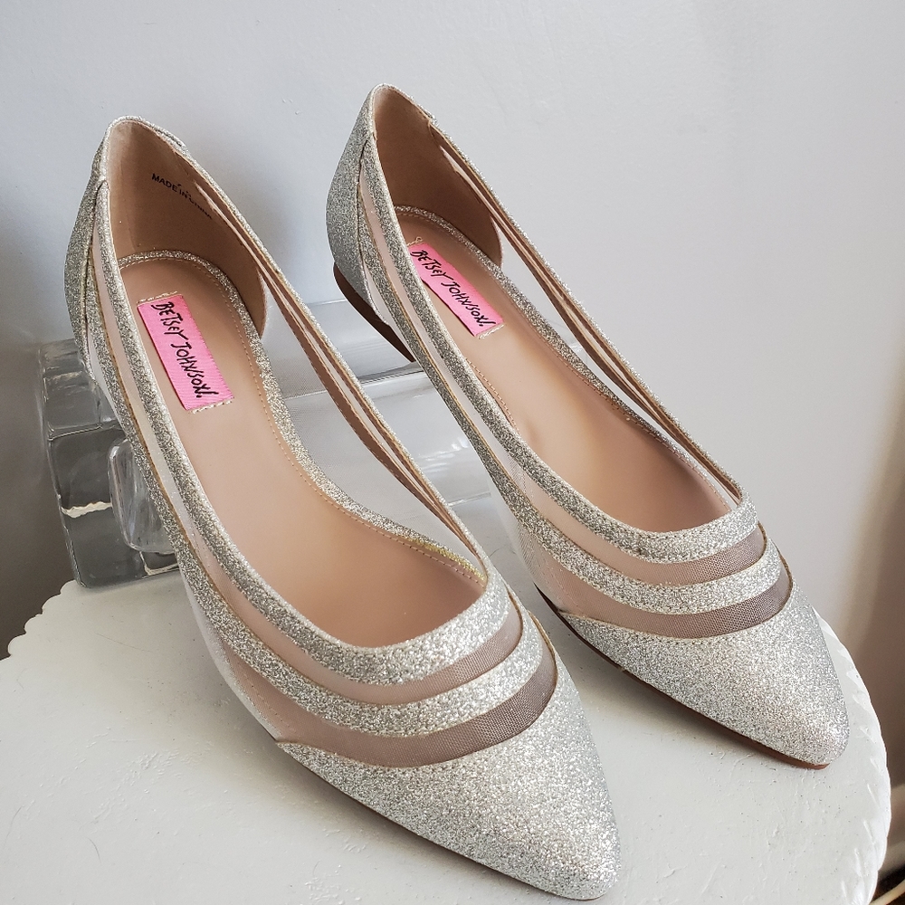 7.5 Betsey Johnson Glitter Silver Flats 🤍